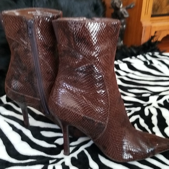 Shoes - Picture 5 of 10